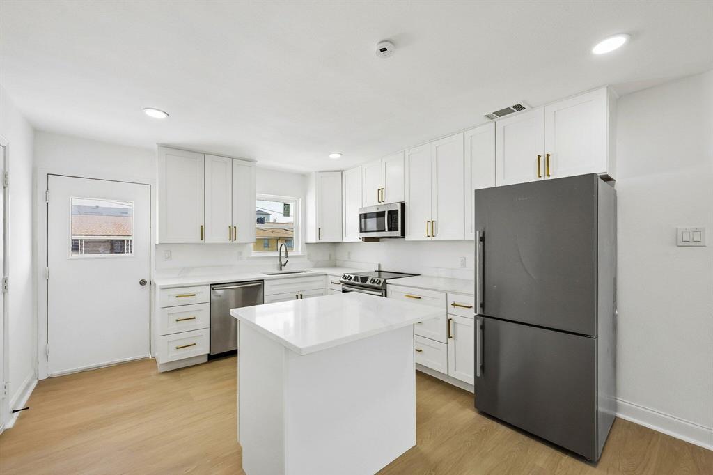 5050 Matilda Street 225