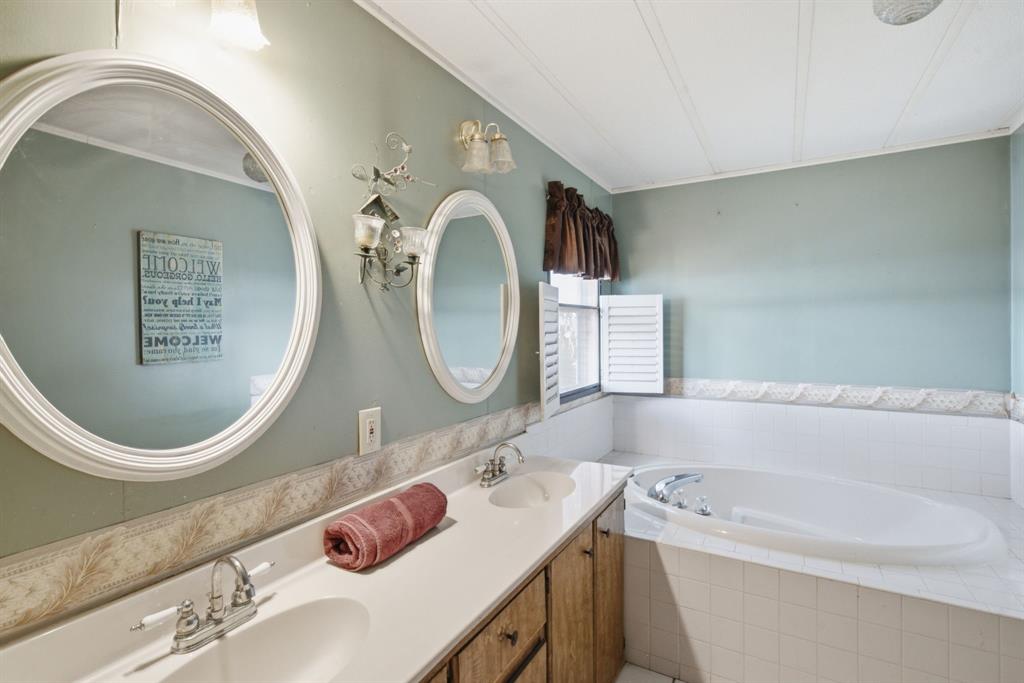 816 W Ayers Avenue Property Photo 19