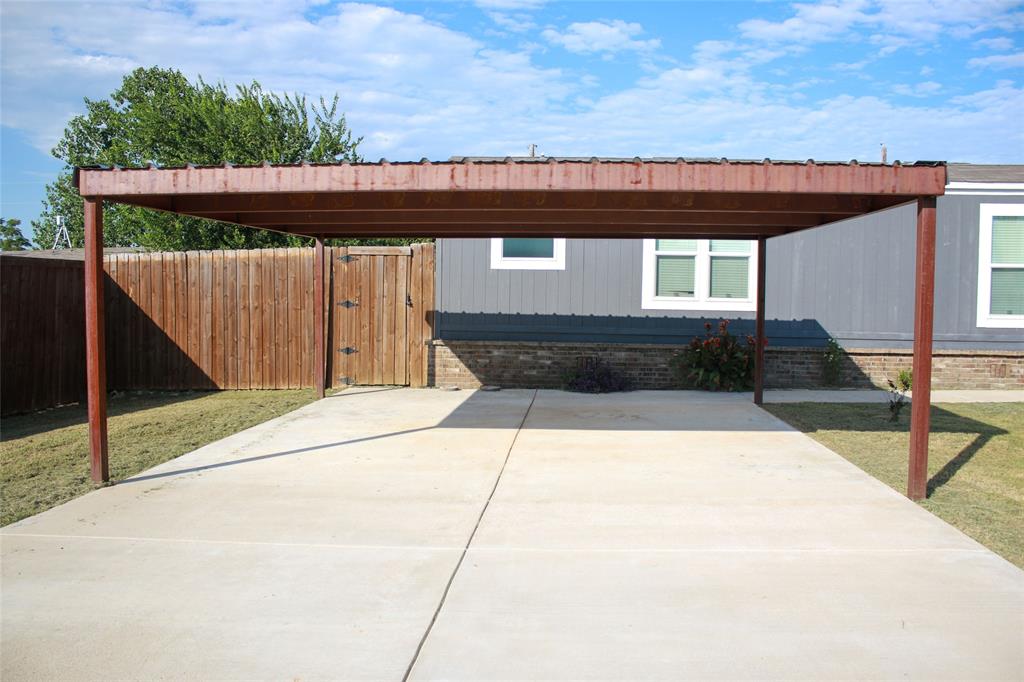 8529 Weems Estate Drive Property Photo 3