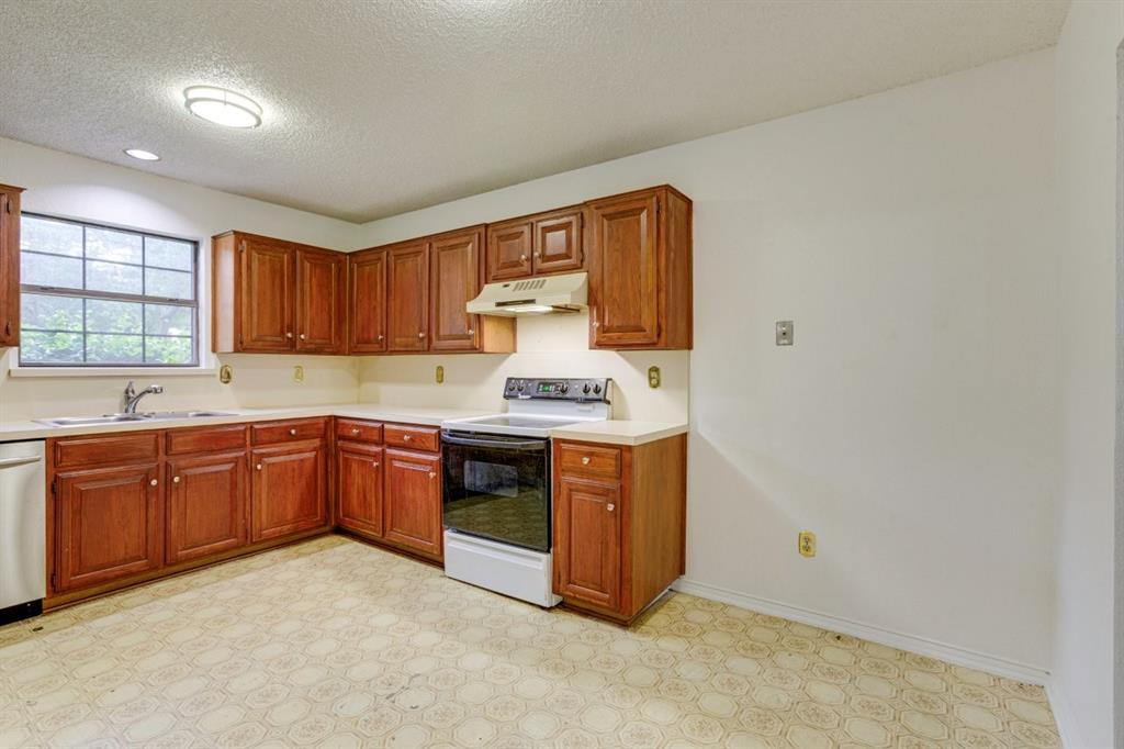 902 Wayne Avenue Property Photo 4