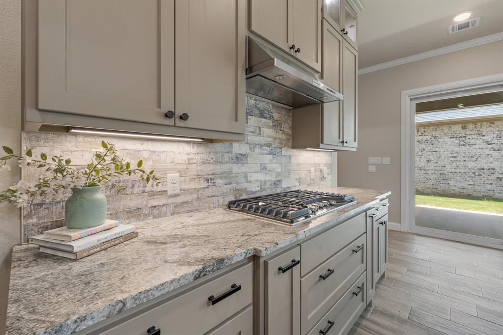 2407 Vineyard Drive Property Photo 11