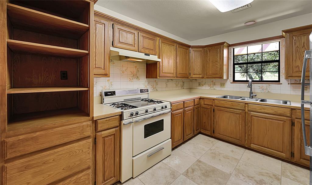 321 County Road 4275 Property Photo 10