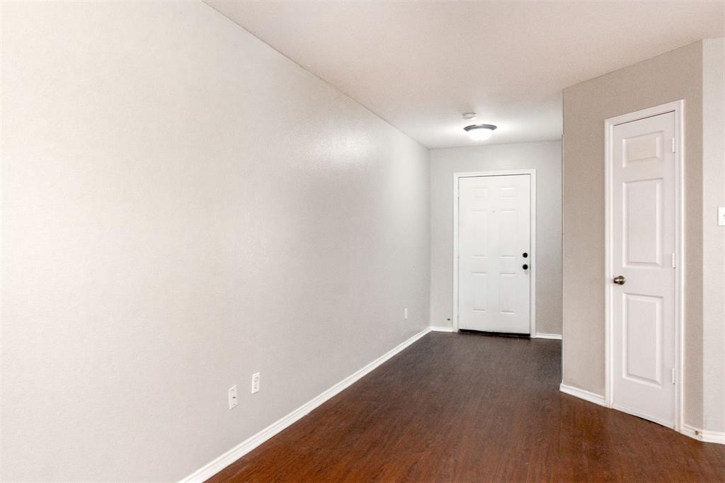 806 White Fields Way Property Photo 3