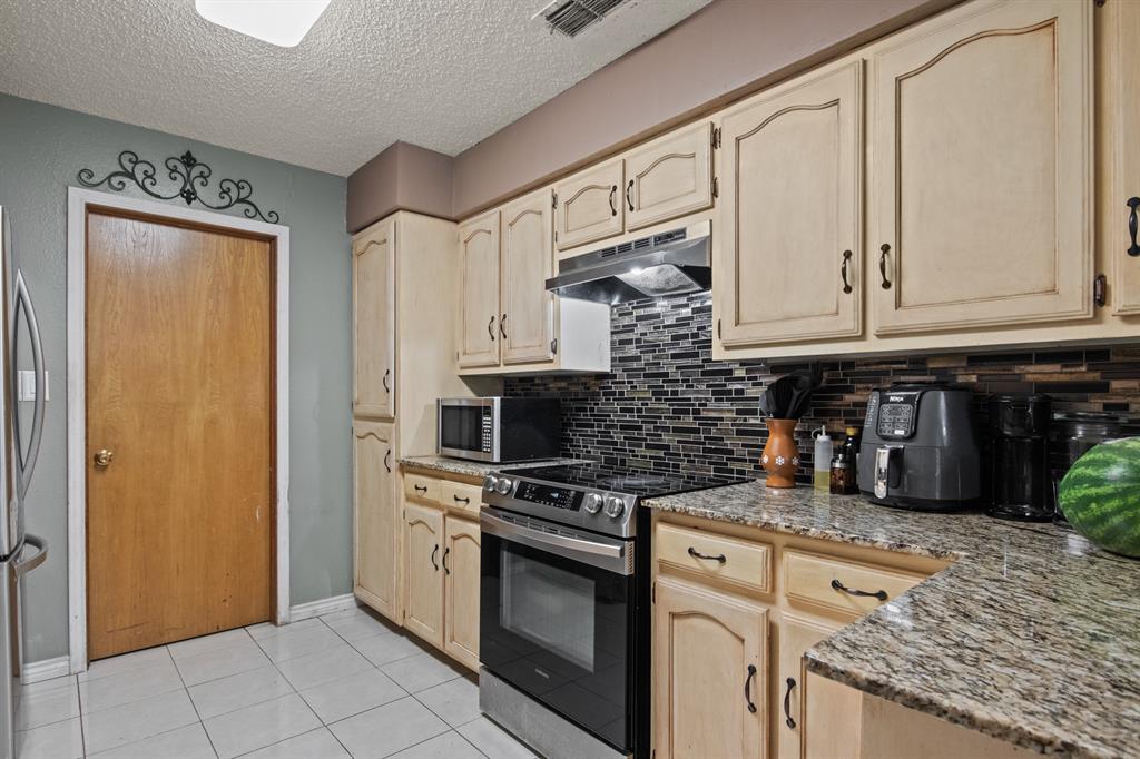 206 Carr Drive Property Photo 5