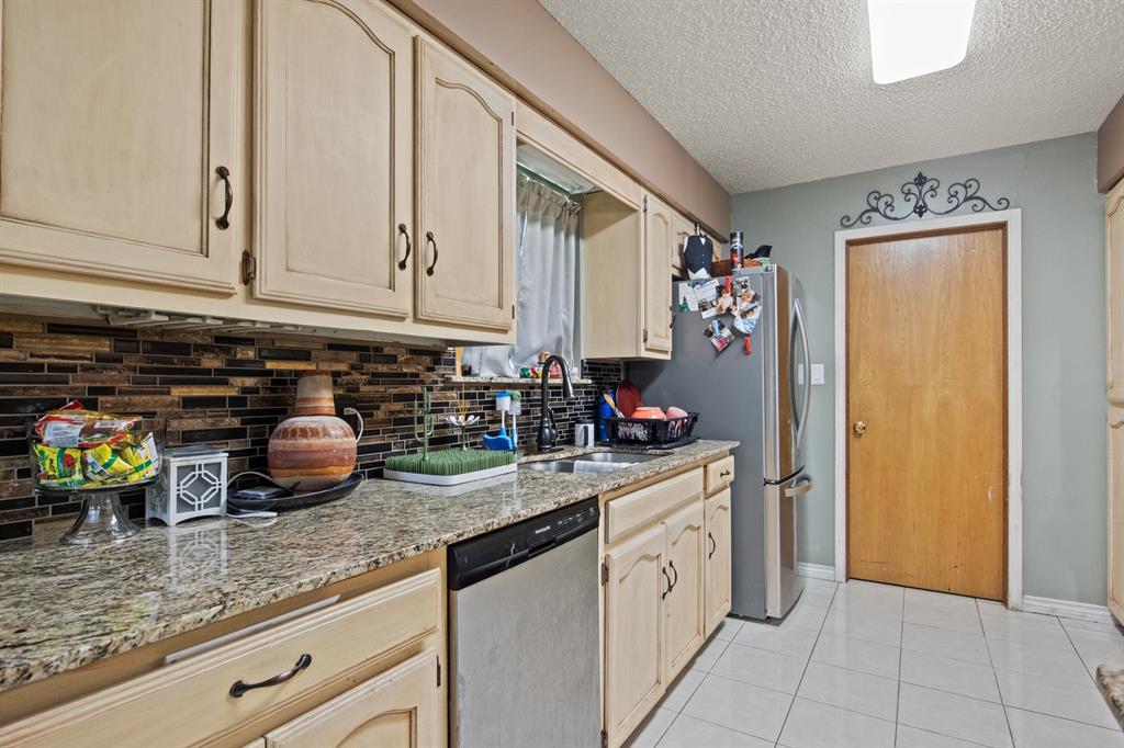 206 Carr Drive Property Photo 6