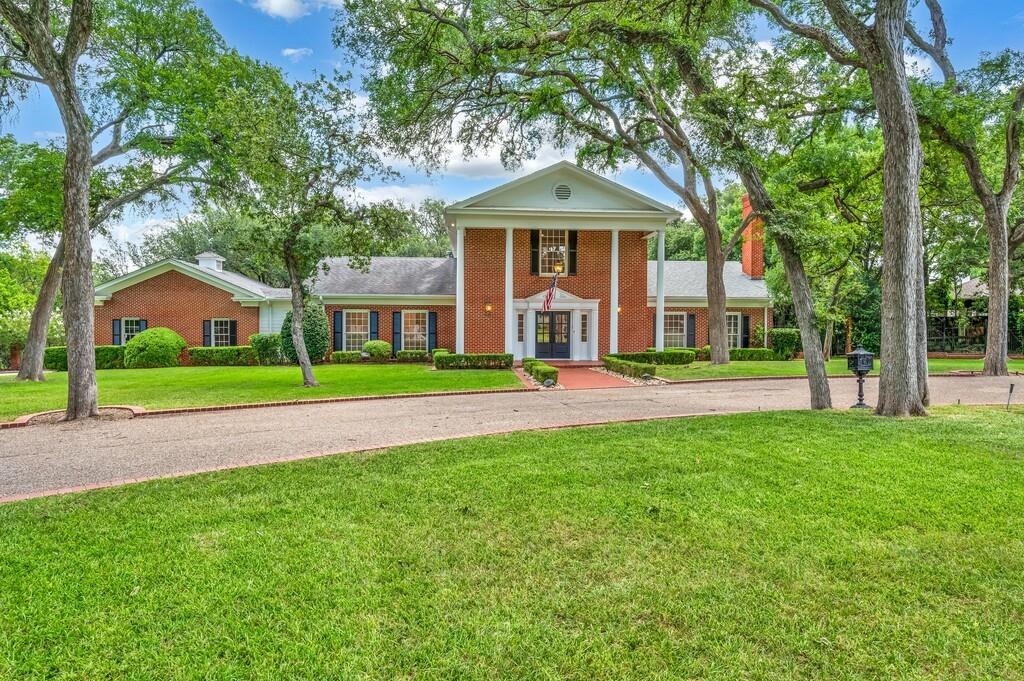 2825 Lake Air Drive Property Photo 1