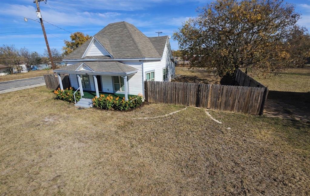 101 S Walnut Avenue Property Photo 4