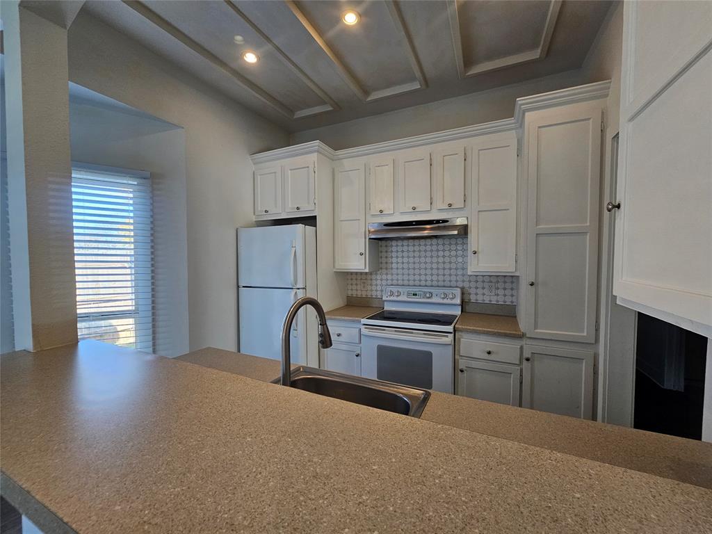 101 S Walnut Avenue Property Photo 9