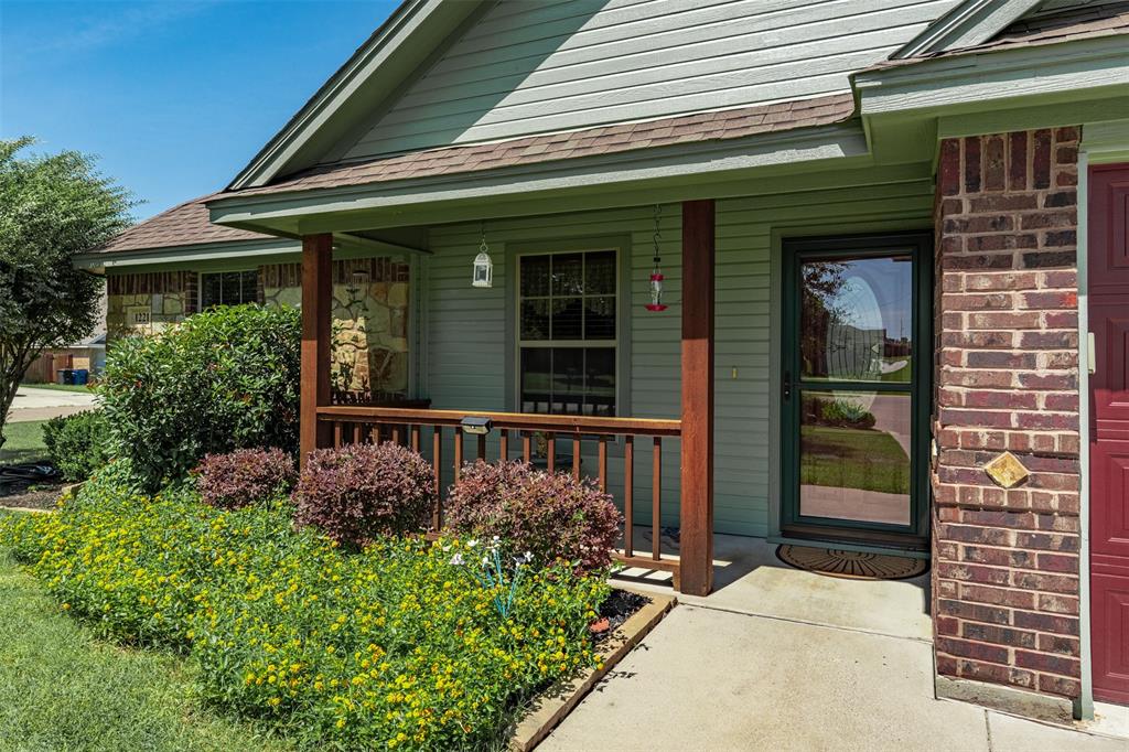 1221 Eagle Lake Drive Property Photo 2