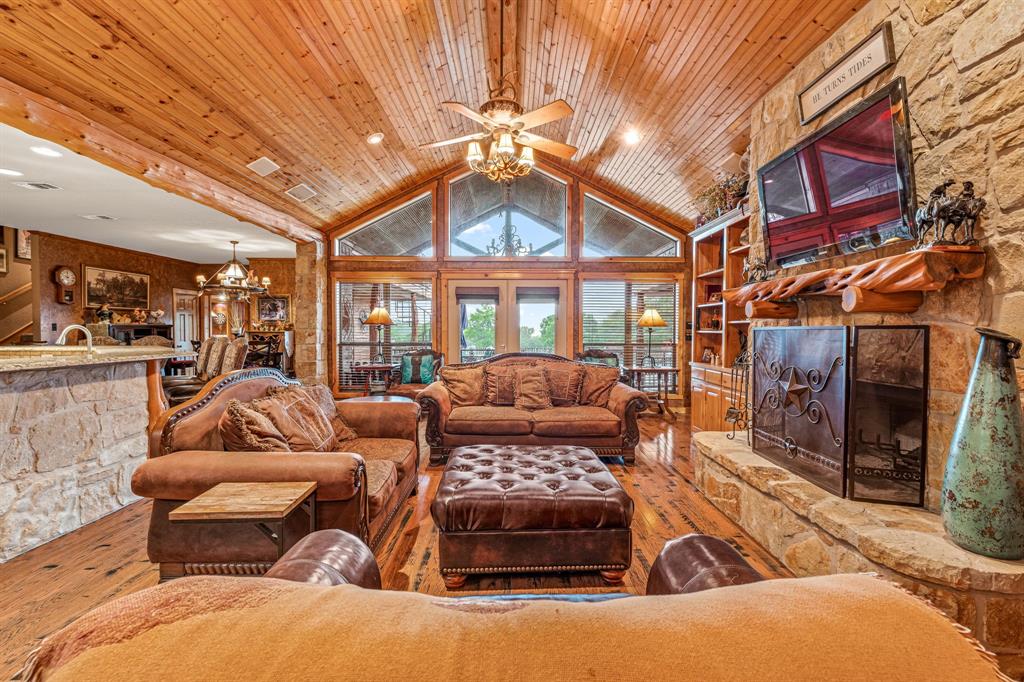 475 Magic Valley Property Photo 3