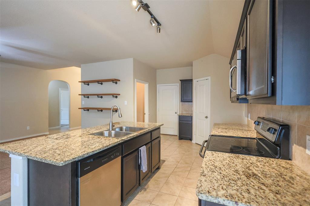 624 River Rock Drive Property Photo 8