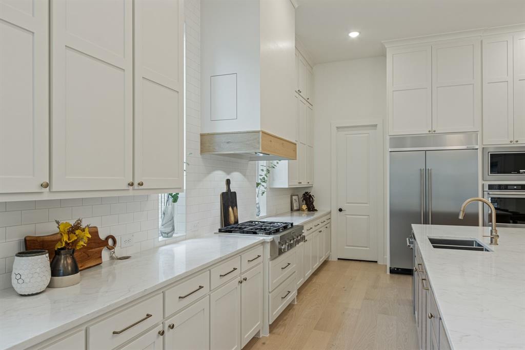 4740 Zelder Street Property Photo 17