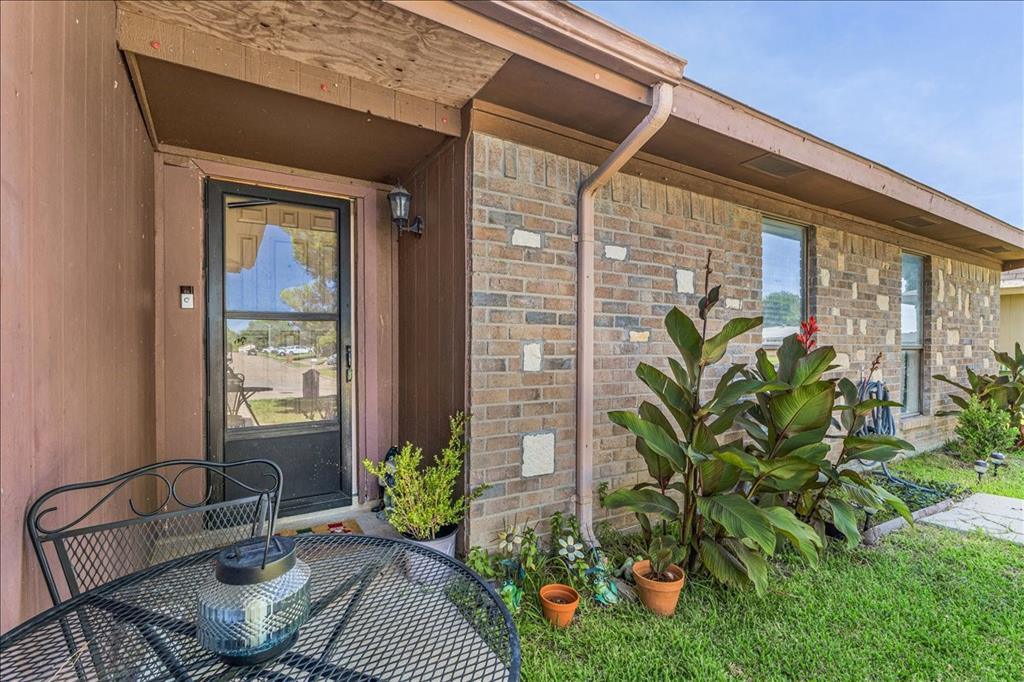 3423 Hickory Hill Drive Property Photo 4