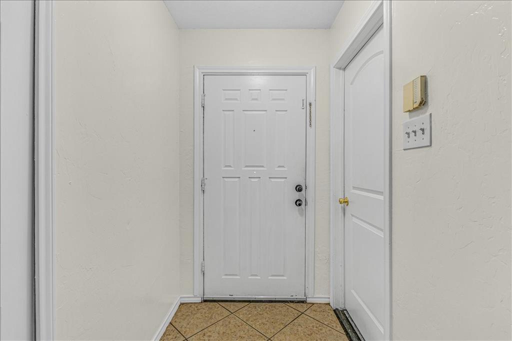 3423 Hickory Hill Drive Property Photo 5