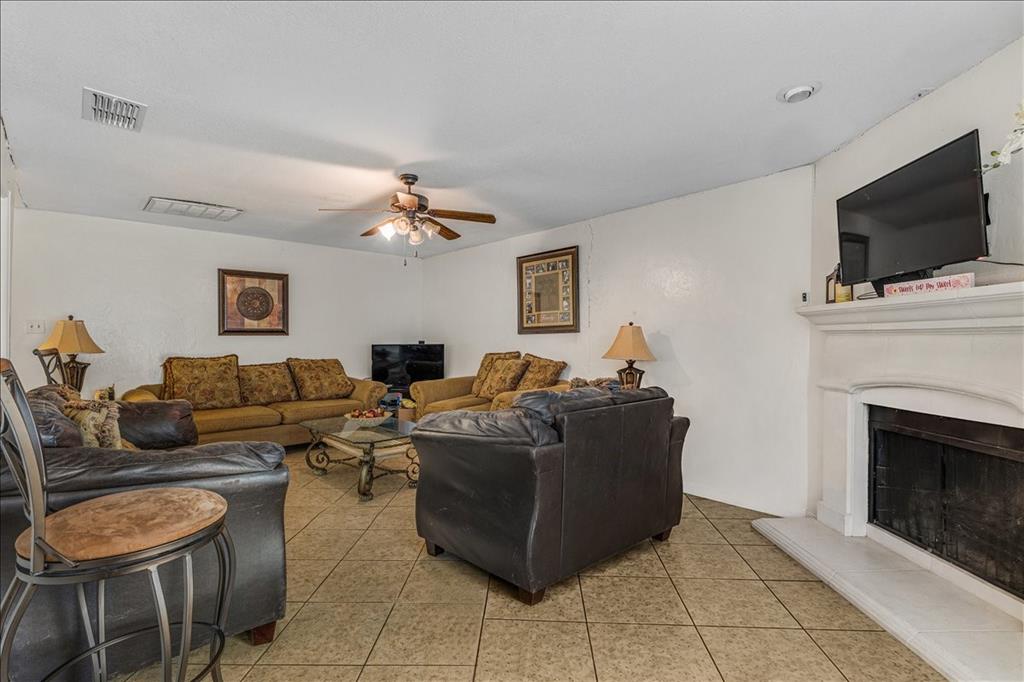 3423 Hickory Hill Drive Property Photo 6