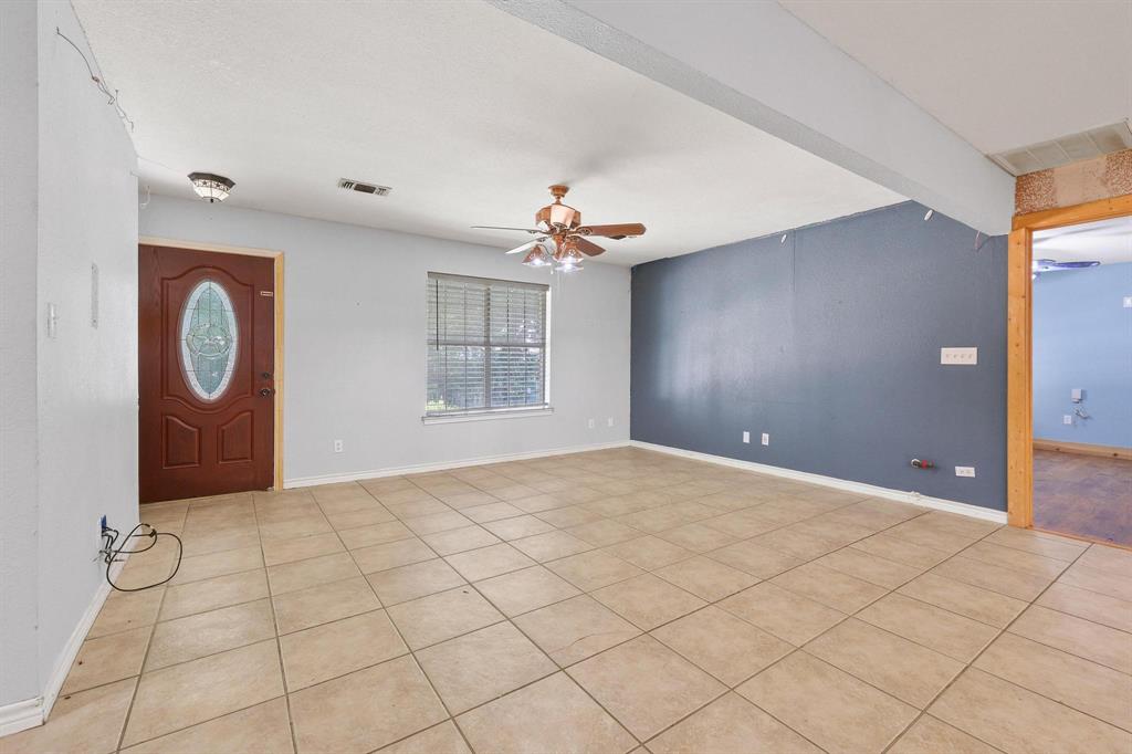 207 W South Street Property Photo 5