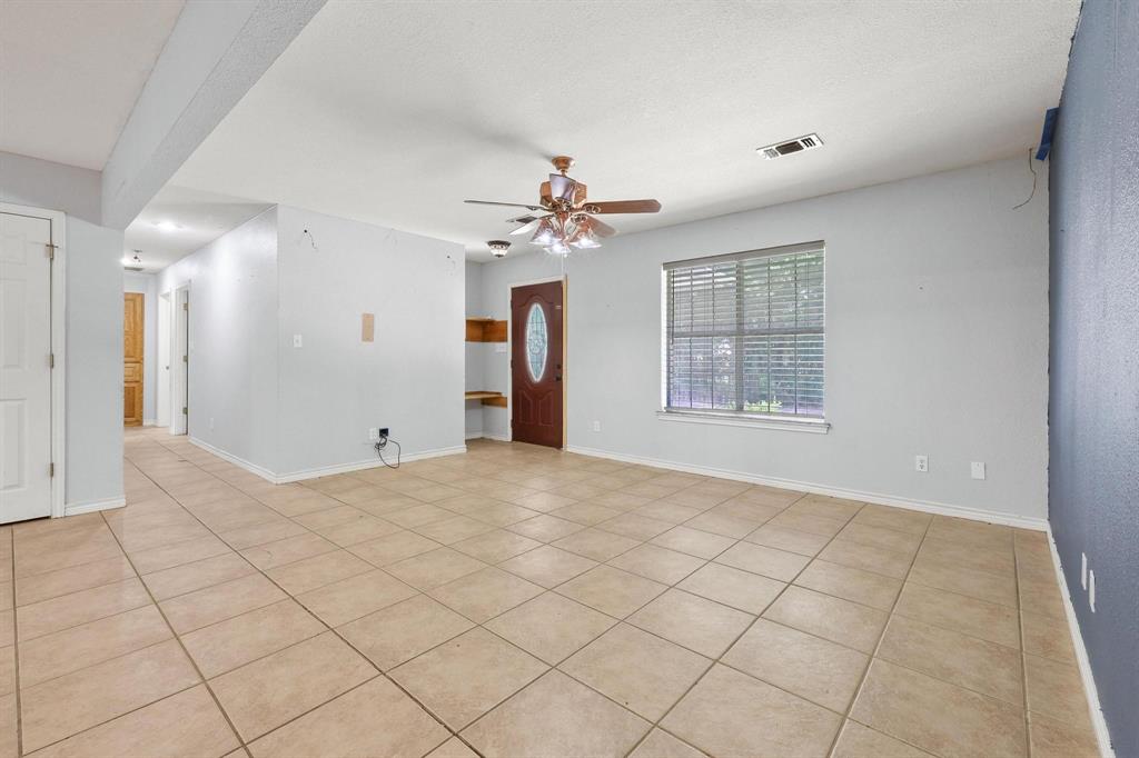 207 W South Street Property Photo 6