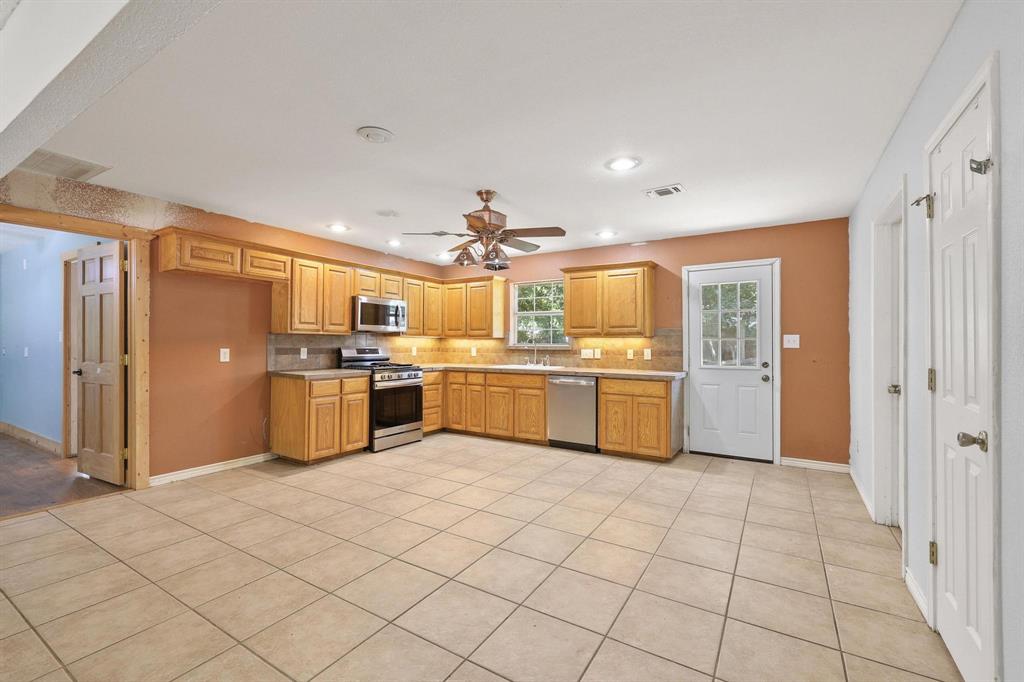 207 W South Street Property Photo 8