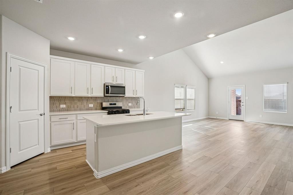 909 Angel Street Property Photo 1