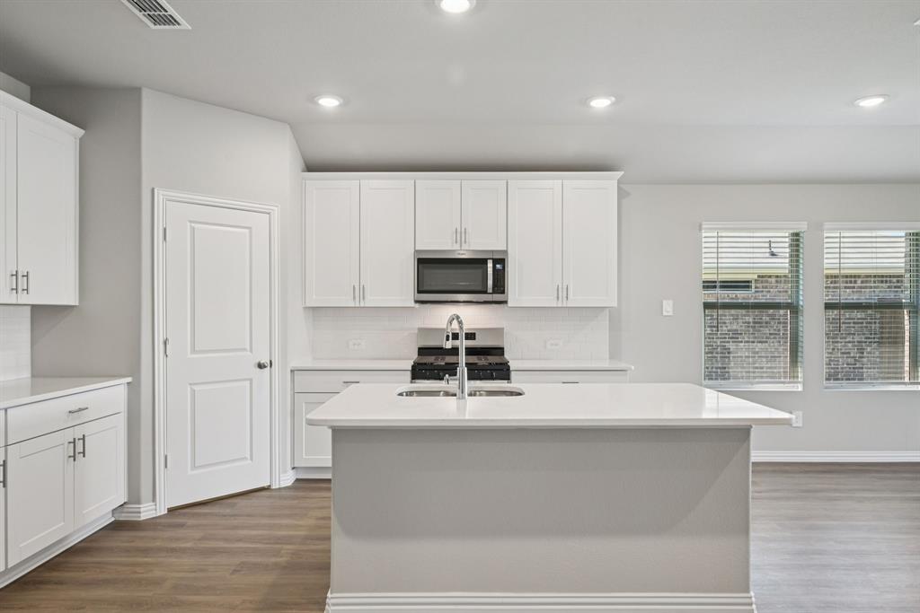 1573 Coldwater Way Property Photo 4