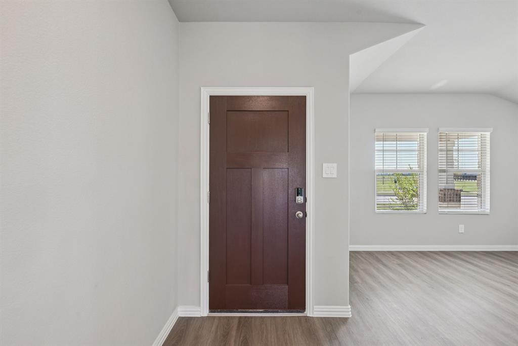 1573 Coldwater Way Property Photo 7