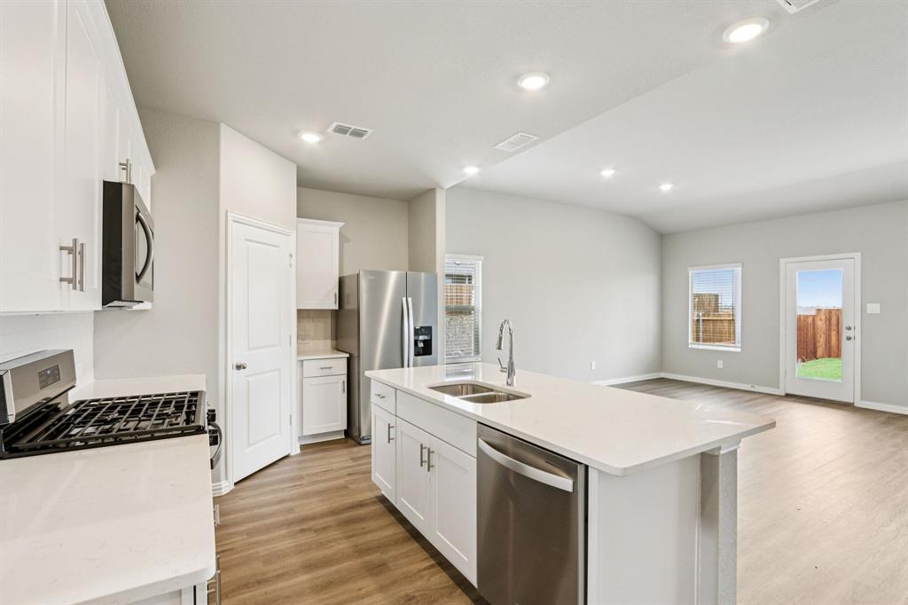 1567 Coldwater Way Property Photo 3