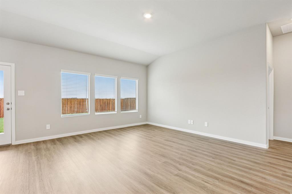 1567 Coldwater Way Property Photo 14