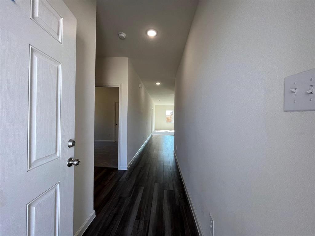 786 Yorkshire Drive Property Photo 4
