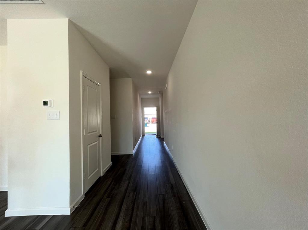 786 Yorkshire Drive Property Photo 5