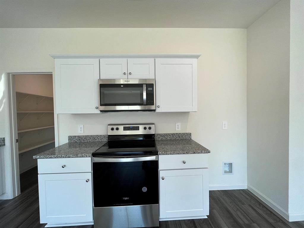 786 Yorkshire Drive Property Photo 14