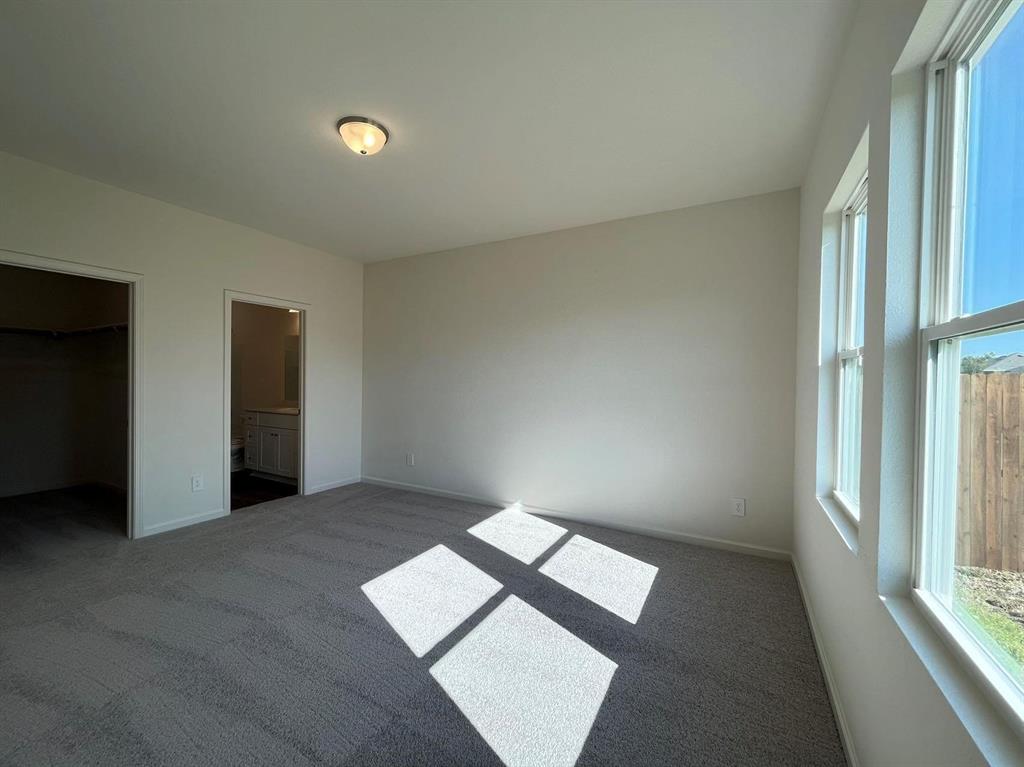 786 Yorkshire Drive Property Photo 15