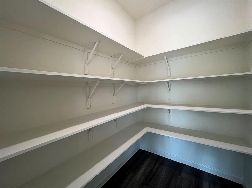 786 Yorkshire Drive Property Photo 17