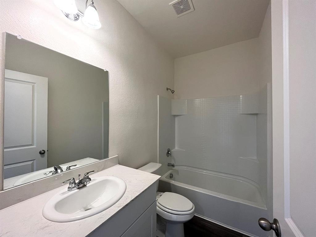 786 Yorkshire Drive Property Photo 21