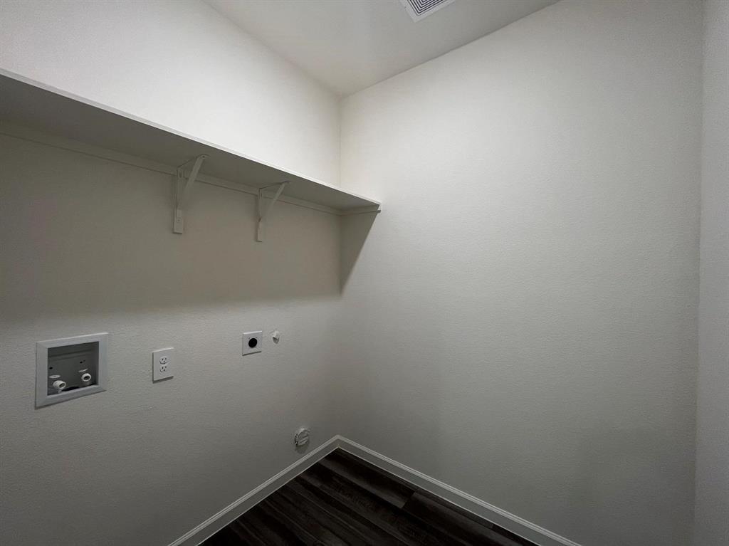 786 Yorkshire Drive Property Photo 23