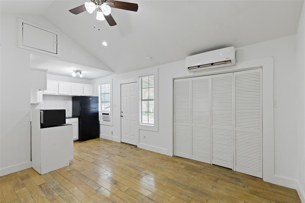 820 W 10th Street Property Photo 1