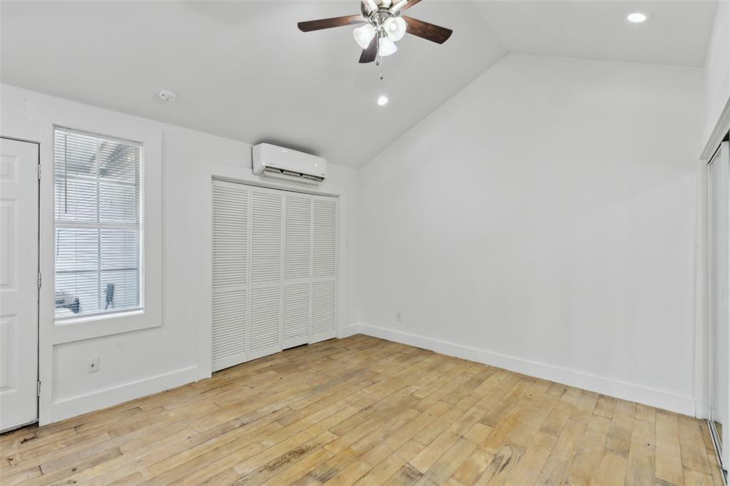 820 W 10th Street Property Photo 6