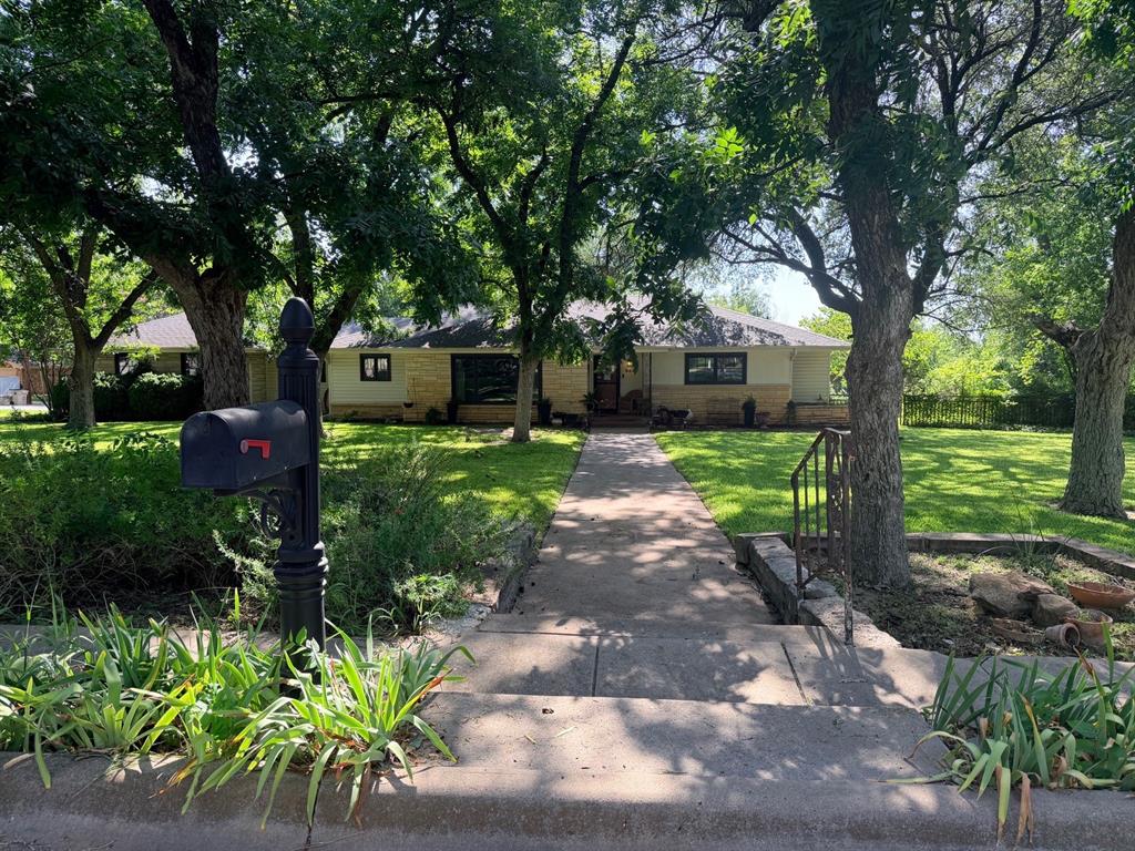 804 N Elm Street Property Photo 1