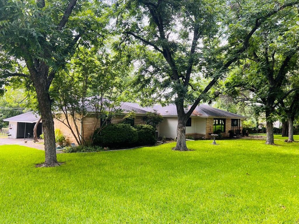 804 N Elm Street Property Photo 3