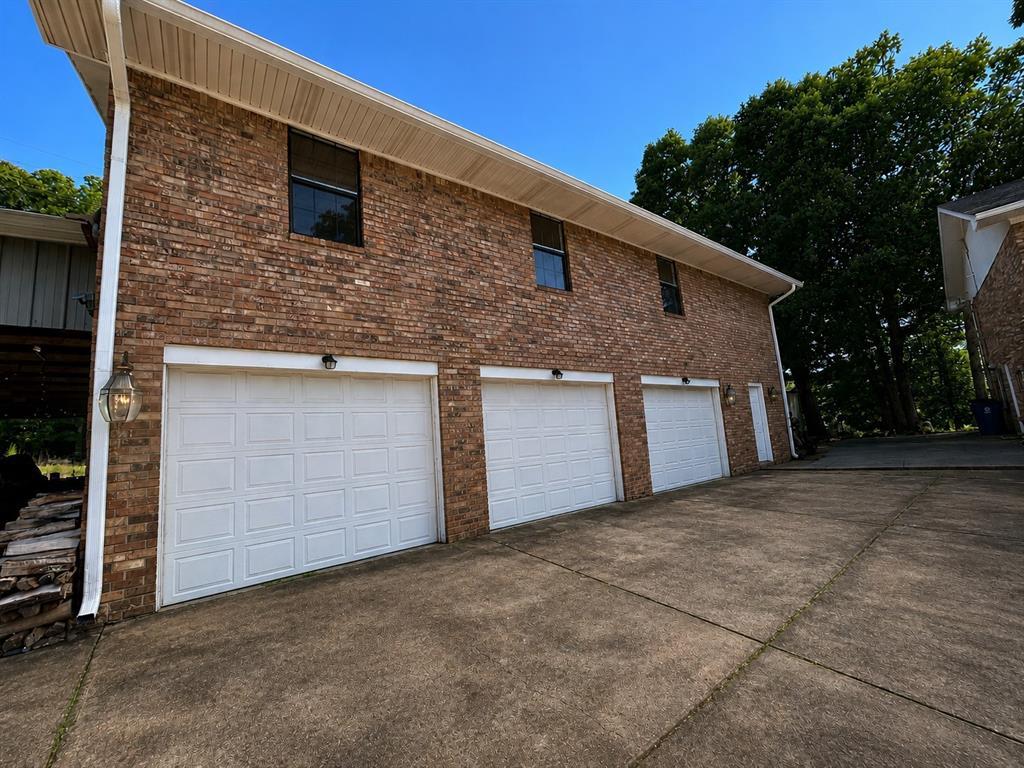 1409 Drake Drive Property Photo 2