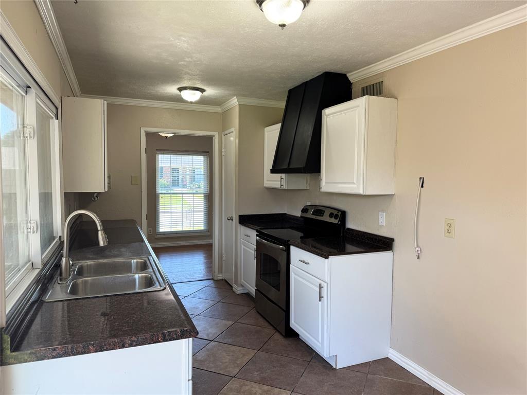 9113 Willowbrook Drive Property Photo 7