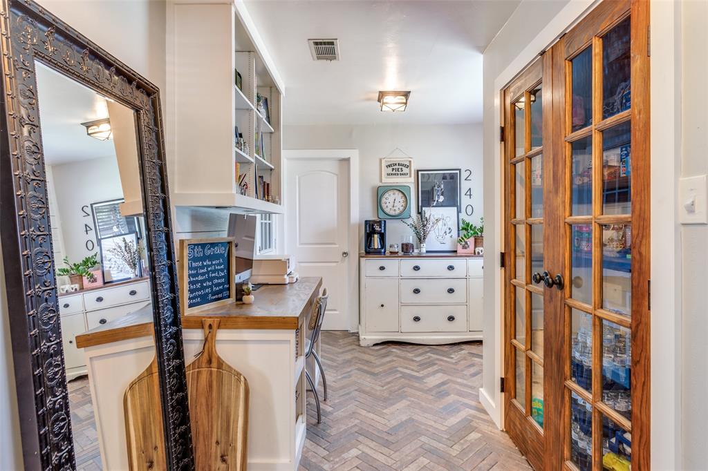 240 Smith Street Property Photo 12