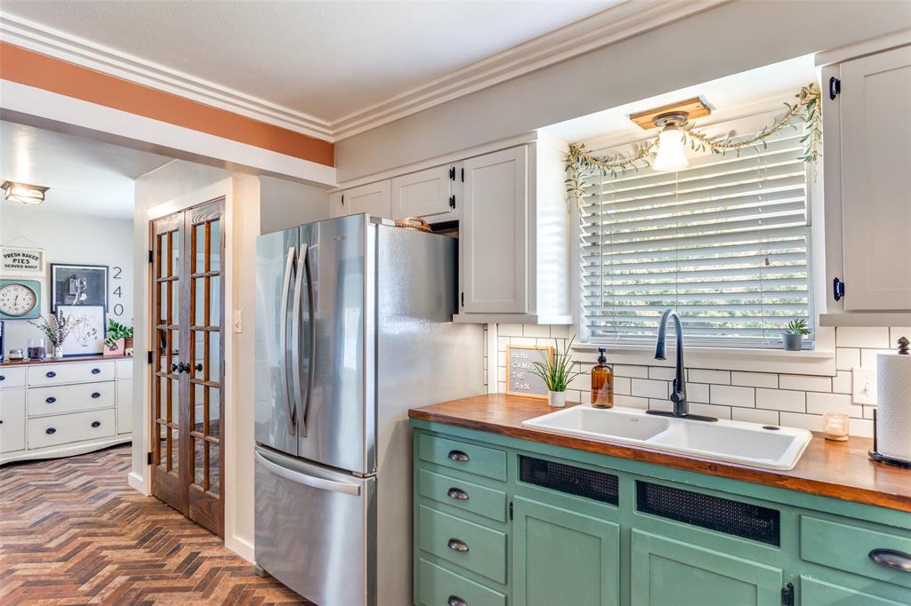 240 Smith Street Property Photo 13