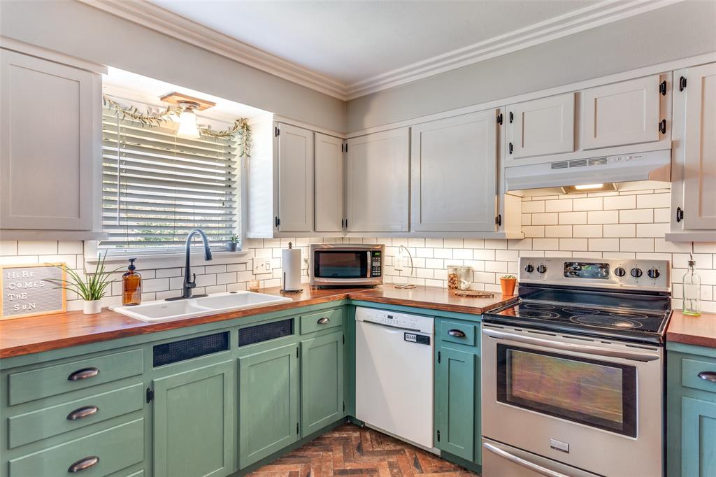 240 Smith Street Property Photo 14