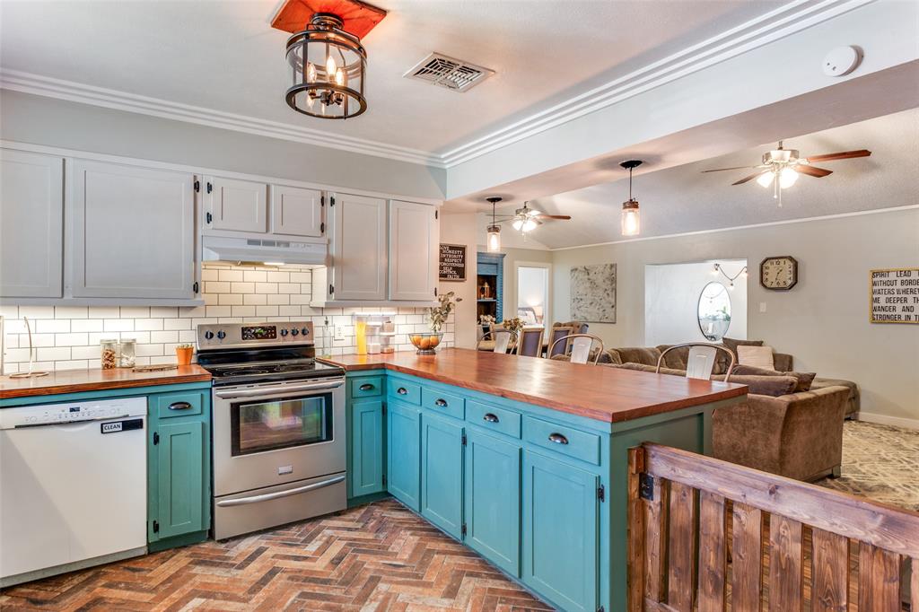 240 Smith Street Property Photo 16