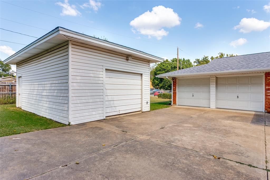 240 Smith Street Property Photo 23