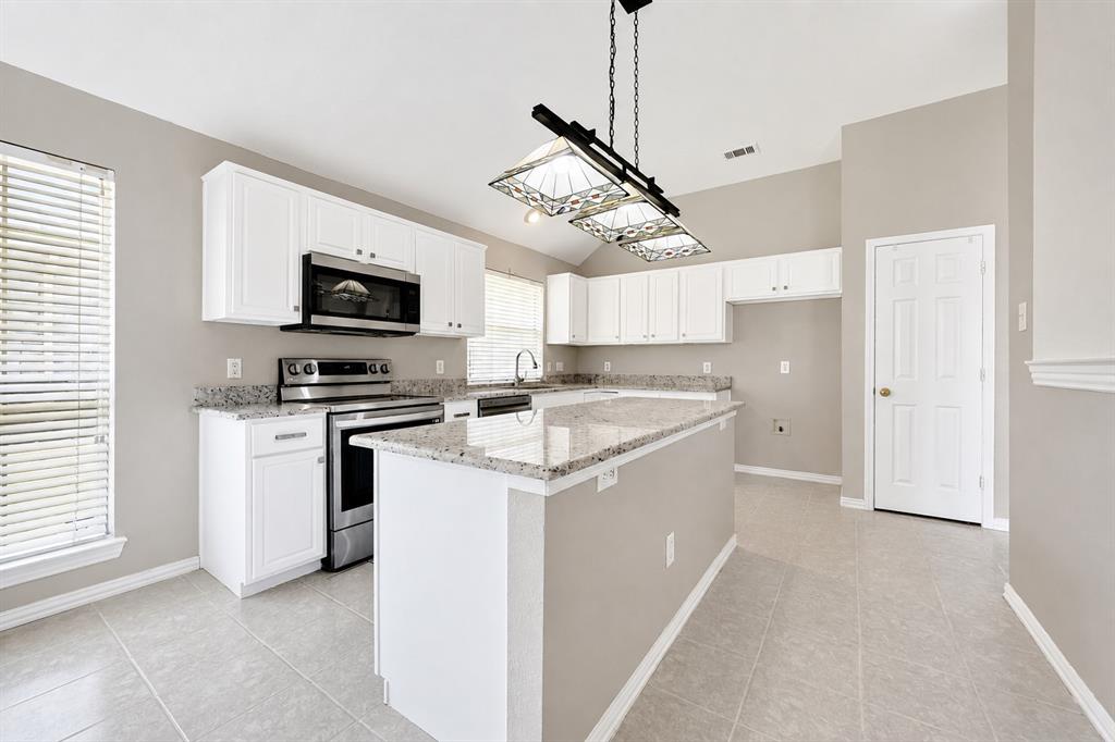 2713 Planetree Drive Property Photo 10