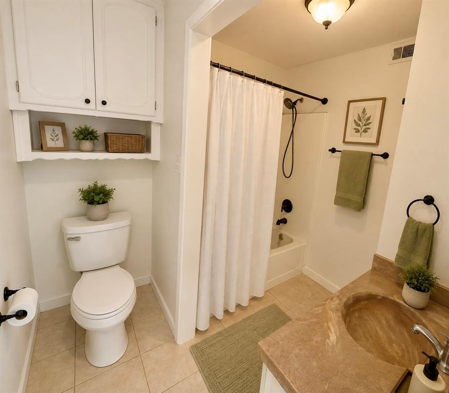 210 W Houston Street Property Photo 7