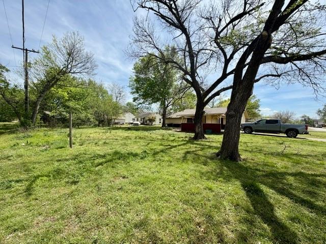 210 W Houston Street Property Photo 11