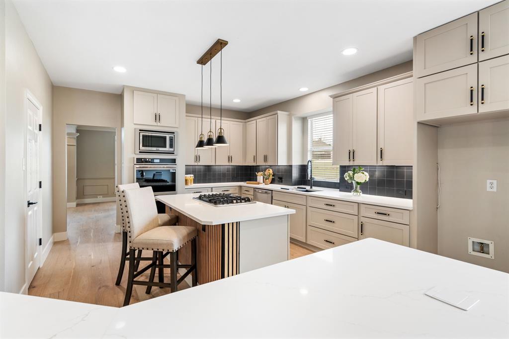684 Hollow Circle Property Photo 4