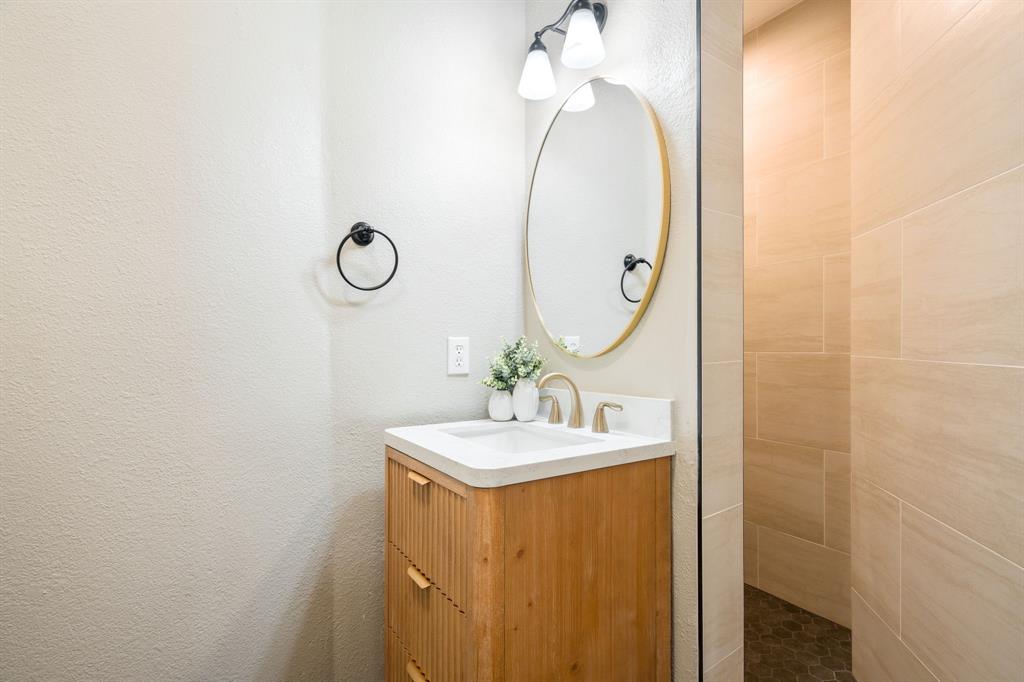 684 Hollow Circle Property Photo 22